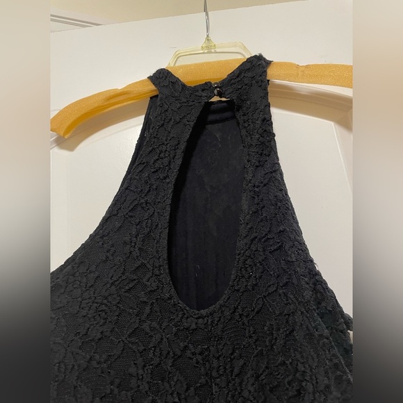 Black lace halter dress forever 21 - Picture 3 of 4